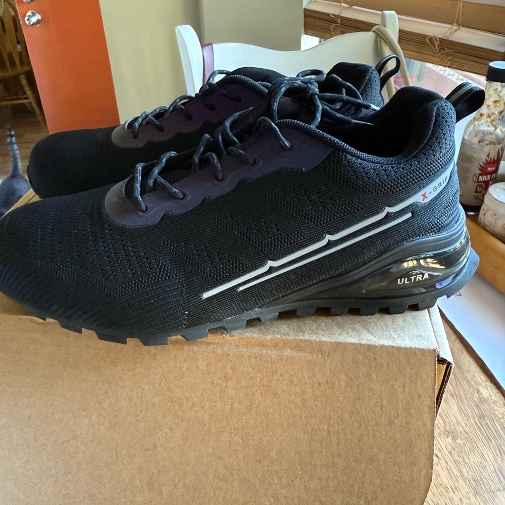 Men's Black Athletic Shoes